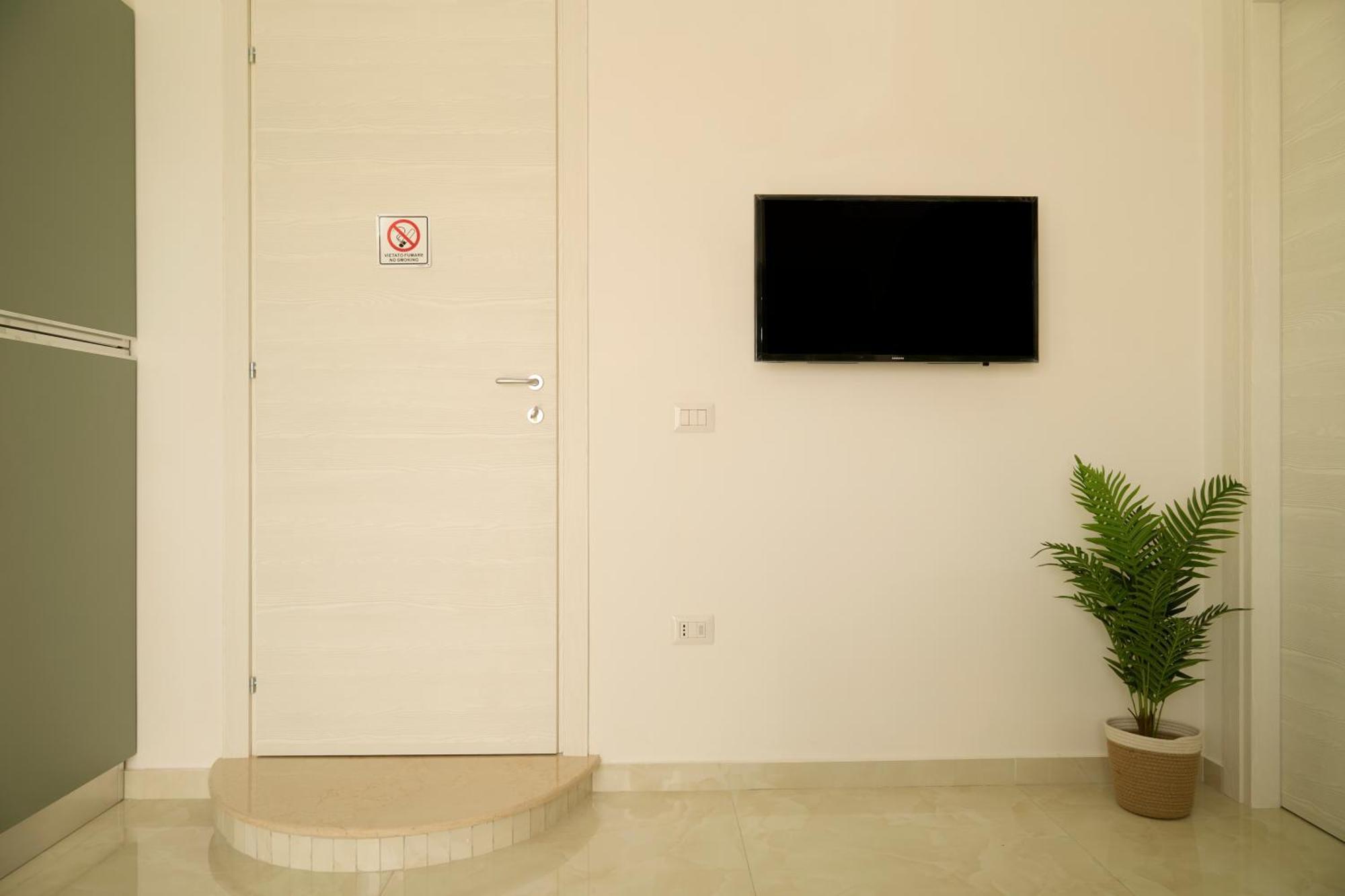Napoli Central Lumina Suites Exterior photo